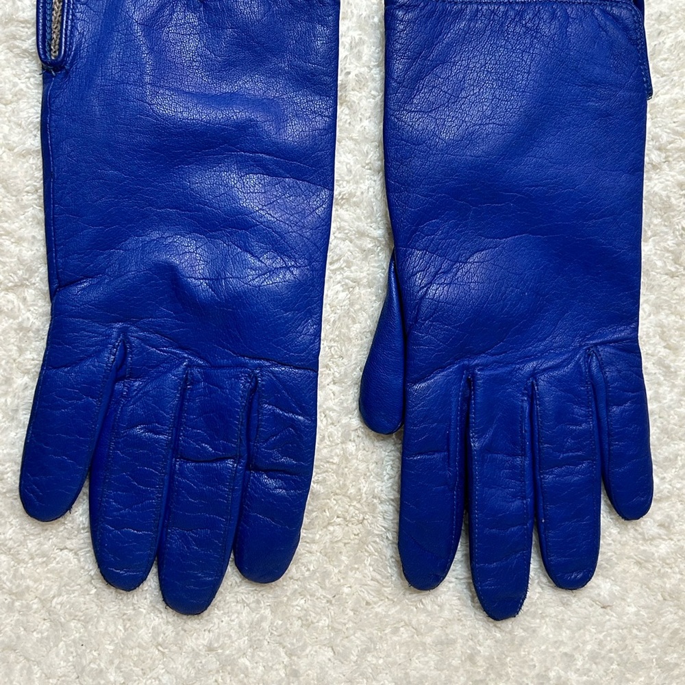 Blue size 8 women’s gloves